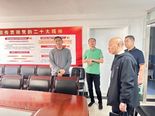 常山集團(tuán)黨委副書記何靈云到供銷公司、恒永公司、實(shí)業(yè)公司及棉四職工醫(yī)院、常山北明總部等企業(yè)進(jìn)行調(diào)研督導(dǎo)